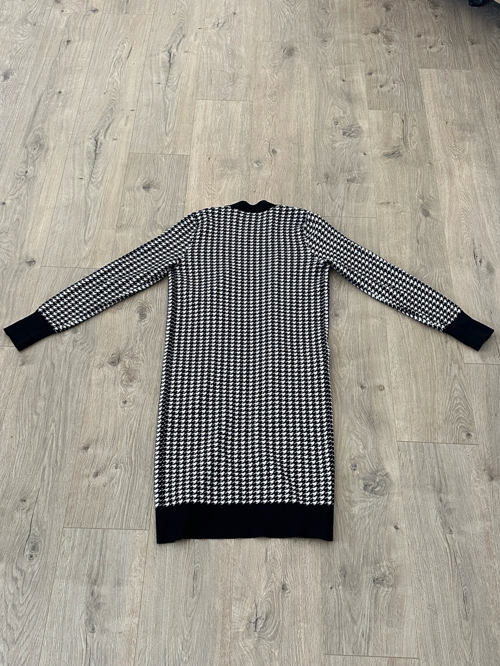 Express Black & White Open Cardigan - Picture 2 of 3